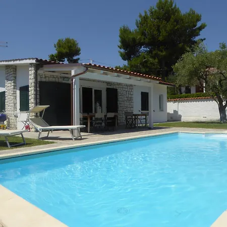 735 - Quadrilocale Nuova, Al Taunus Con Portico, Giardino E Piscina Privata - Climatizzata, Inclusa Nel Prezzo Villa